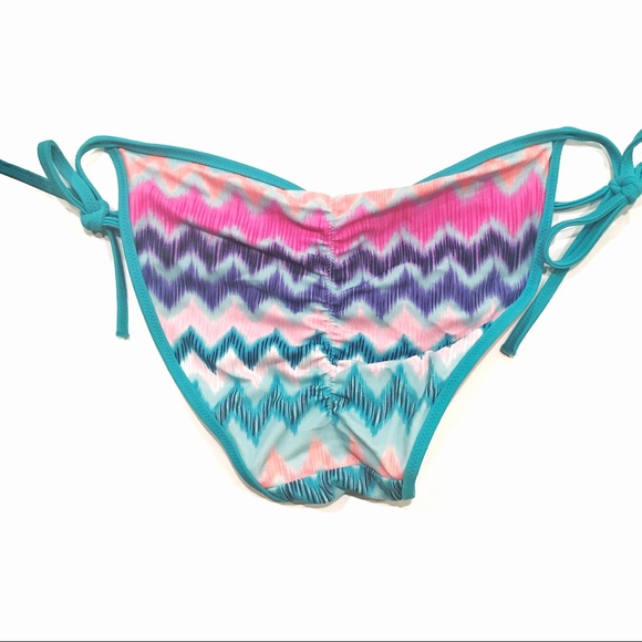 VS Bikini Bottom - Picture 3 of 5